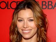 Джессика Бил доверяет жениху выбор одежды