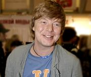 Сестра вынуждена охранять рыжего \"Иванушку\" от домогательств