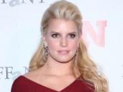 Джессика Симпсон делает все возможное, чтобы вернуть фигуру