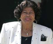 Суд отобрал детей Майкла Джексона у его матери