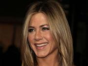 Дженнифер Энистон помирится с матерью на своей свадьбе