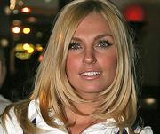 Саша Савельева скрывает беременный живот