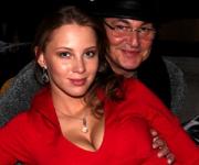 Молодая супруга Диброва похвасталась грудью