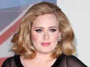 Адель стала мамой