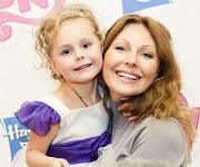 Звезда сериала \"Счастливы вместе\" показала дочь