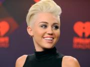 Майли Сайрус стала замужней женщиной