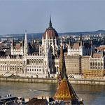 Тысячи венгров участвовали в антифашистском митинге