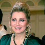 Кураж мажоров: Лена Ленина купила сыну жильё в Париже