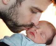 Шакира и Пике показали маленького сына