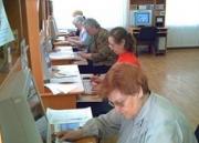 Очередная группа пожилых людей прошла обучение основам компьютерной грамотности