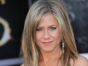 Дженнифер Энистон меняет фамилию