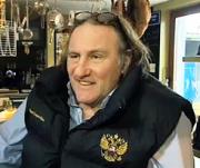 Депардье ходит в жилете с российским гербом