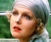 Звезда фильма \"Раба любви\" спасает любимого мужа от смерти