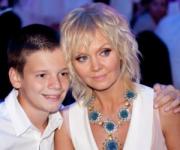 Сын доводил певицу Валерию до обмороков