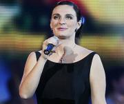 Ваенга кормит маленького сына блюдами для взрослых