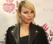 Из-за сломанного крестика Лада Дэнс стала инвалидом