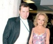 Долина боится потерять молодого супруга