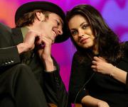 Кунис и Катчер отметят свадьбу в космосе