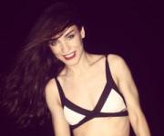 Виктория Дайнеко показала скромную грудь