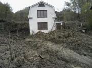 В селе Казинка оползень угрожает шести домам