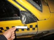 Пьяный ставрополец из мести палкой разгромил автомобили таксистов