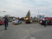 Грузовик гуманитарного конвоя МЧС столкнулся с маршруткой