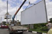 В Ставрополе предприниматели сами убирают рекламные щиты