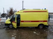 В Зеленокумске спешивший на вызов реанимобиль врезался в фургон
