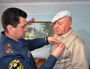 Медалью «За отвагу на пожаре» наградили ставропольца, спасшего 30 человек