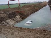 На Ставрополье автомобиль на высокой скорости упал в канал, погибли два человека